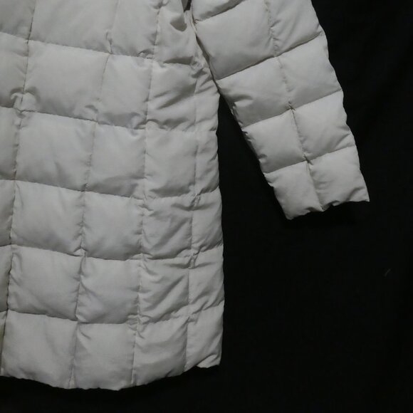 Liz Claiborne | medium | Reversible Black - White Quilted Puffer Coat - Picture 11 of 16